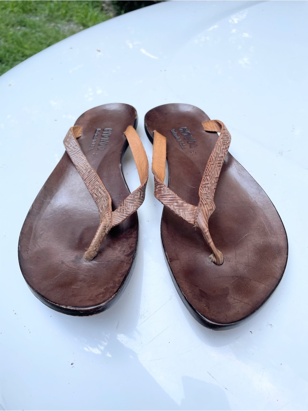 Cydwoq Thong Leather Sandals Size 39